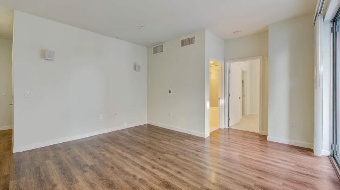 https://cdn.rentalbeast.com/listings/11188627_1740558725849.jpg.rbm