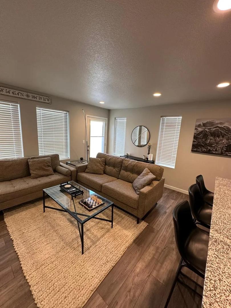https://cdn.rentalbeast.com/listings/11189222_1740566627440.jpg.rbm