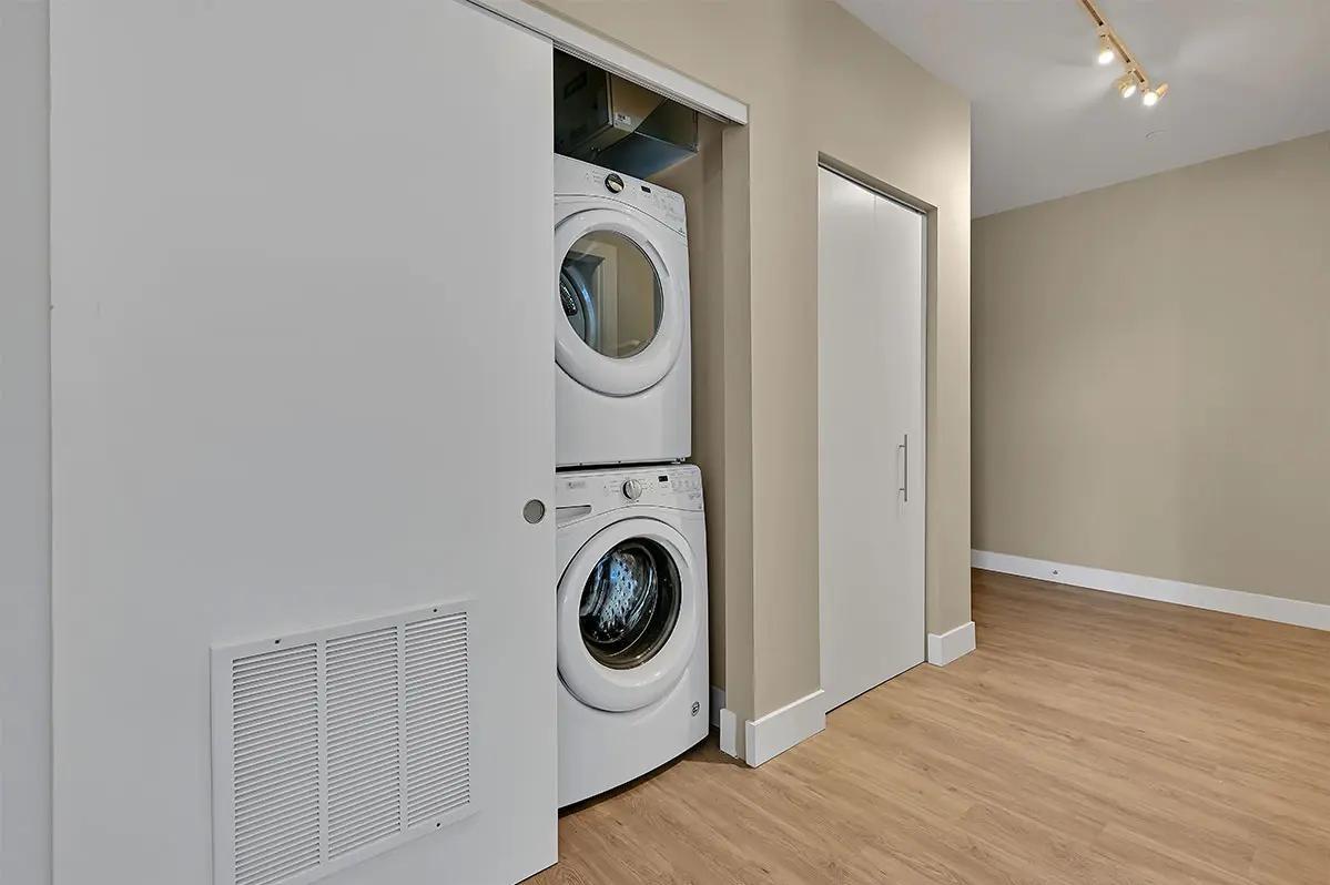 https://cdn.rentalbeast.com/listings/11202345_1740748354800.jpg.rbm