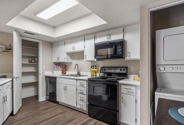 https://cdn.rentalbeast.com/listings/11214756_1740976597292.jpg.rbm