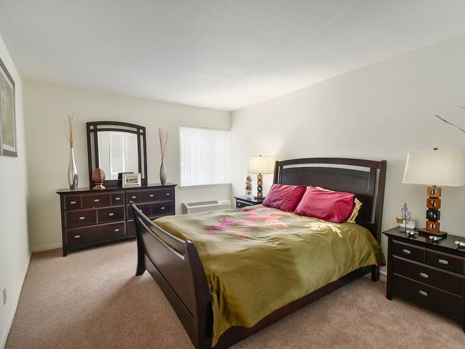 1610 Sunset Ave #01-124, Waukegan, IL - 920 USD/ month