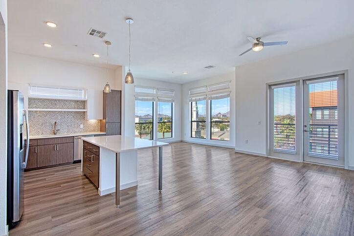 https://cdn.rentalbeast.com/listings/11246305_1741402245926.jpg.rbm