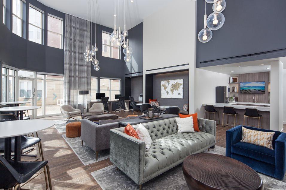 1930 Ridge Ave #AUCMLZ - 2,550USD / month