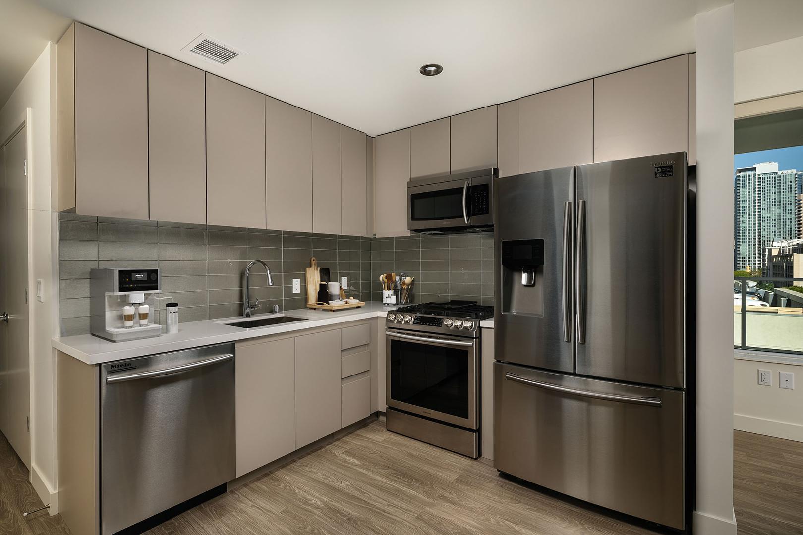 1133 S Hope Street #1407 - 2,937USD / month