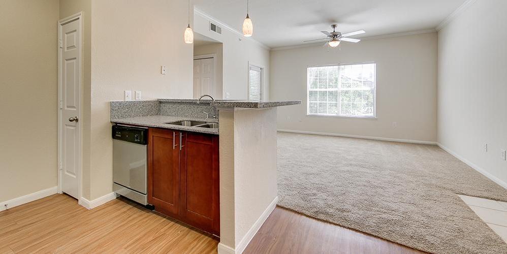 https://cdn.rentalbeast.com/listings/11257570_1741600784736.jpg.rbm