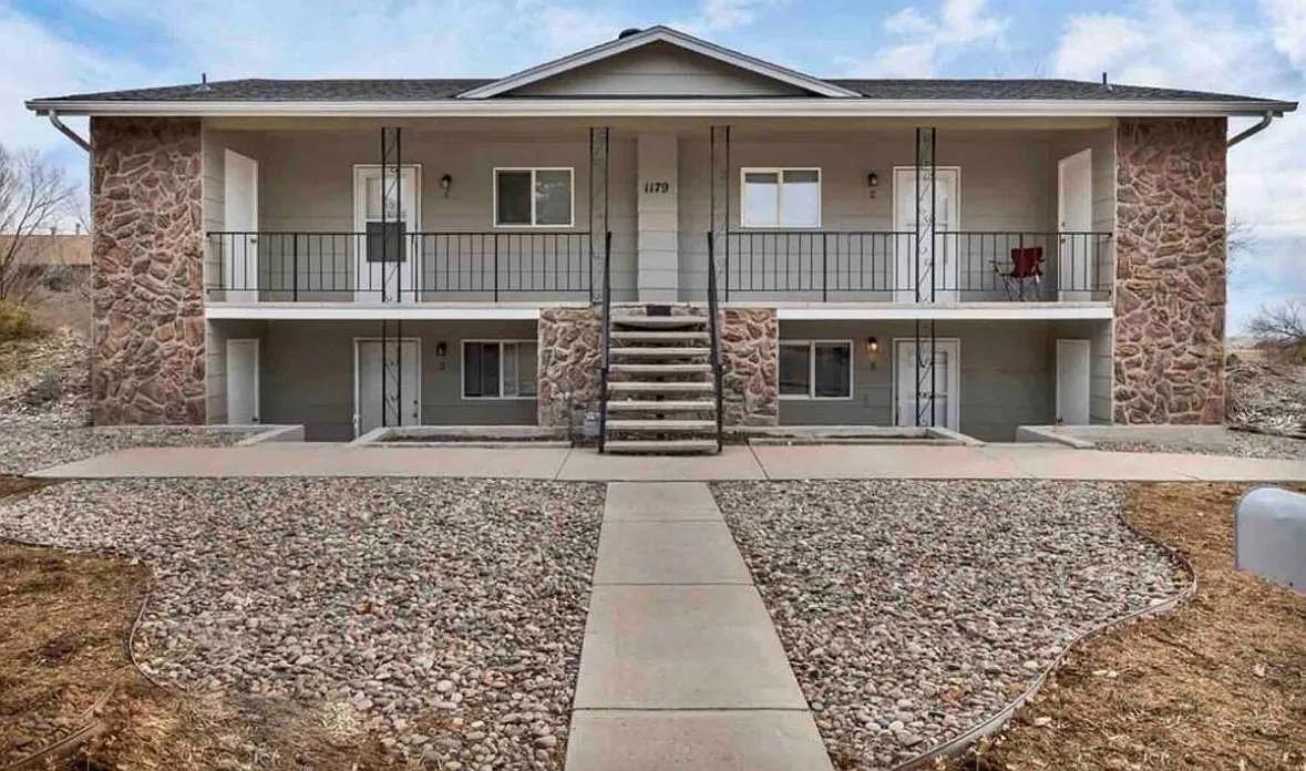 1179 Cree Dr #1 - 1,295USD / month