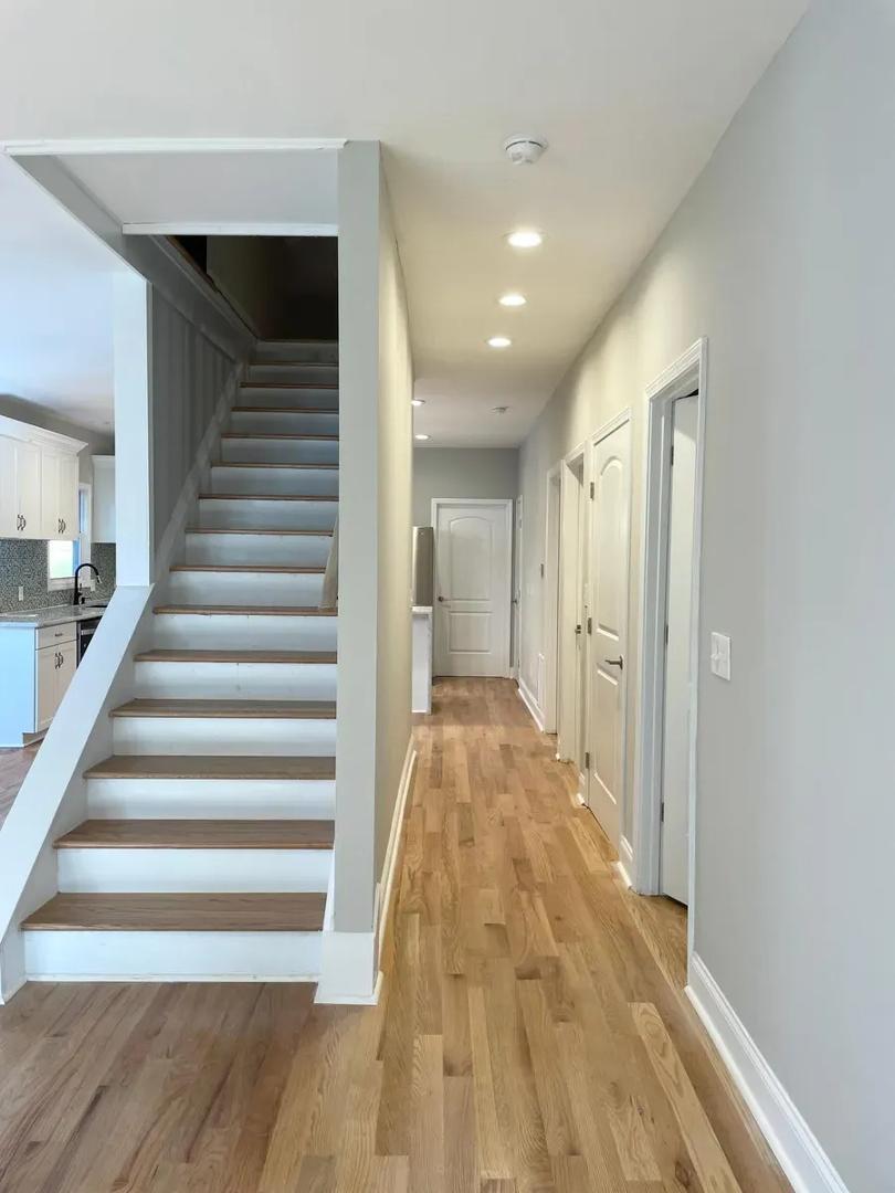 2611 Glenwood Ave SE - 4,400USD / month