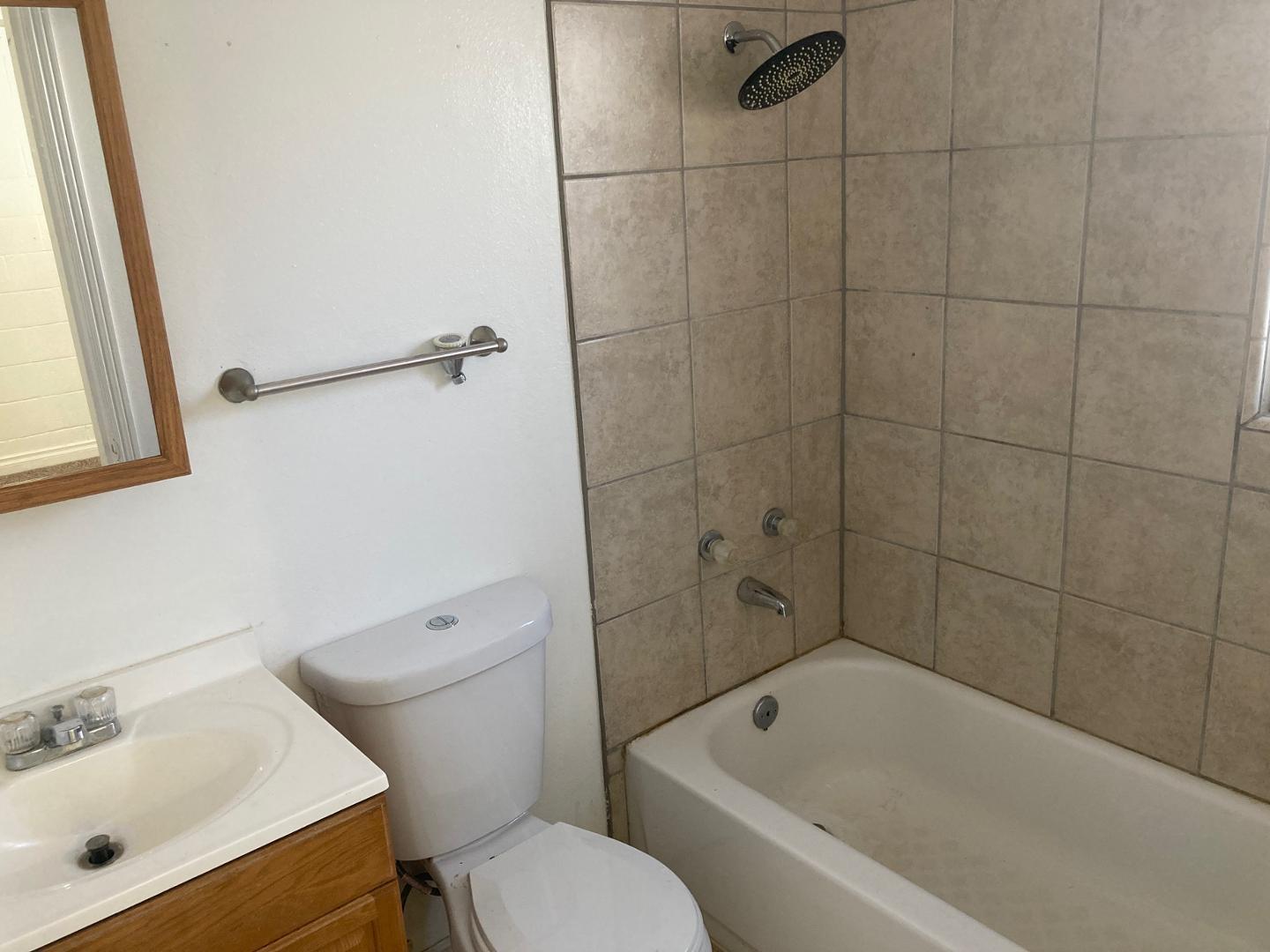 1135 Valley Manor Ct #B - 1,095USD / month