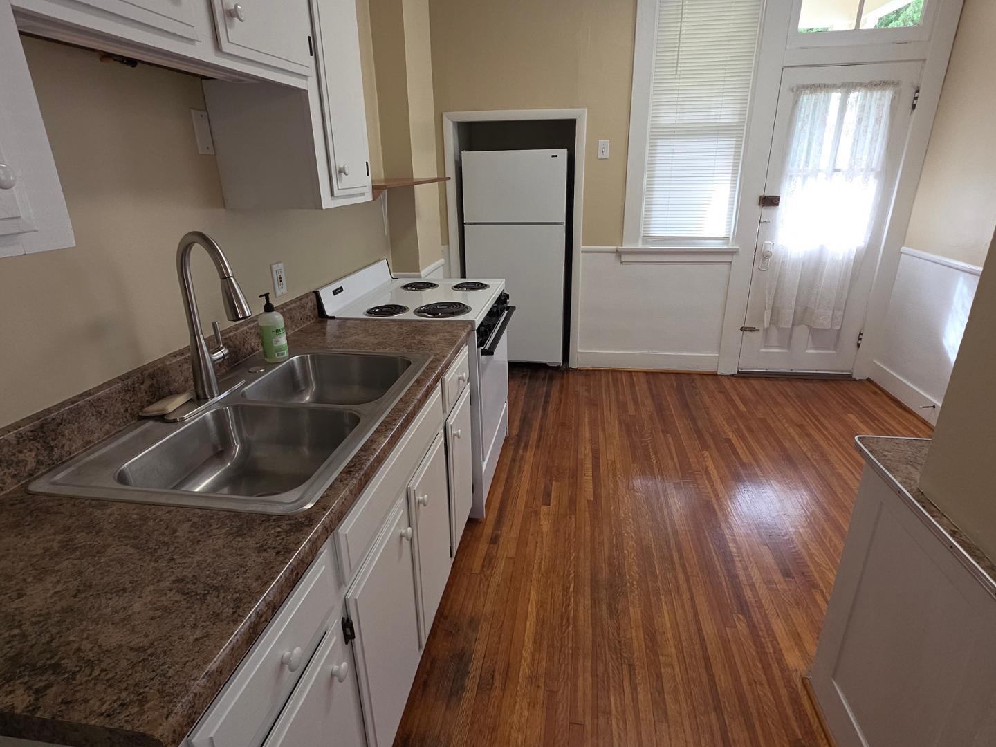 Image 12 For 2031 Sherwood Avenue