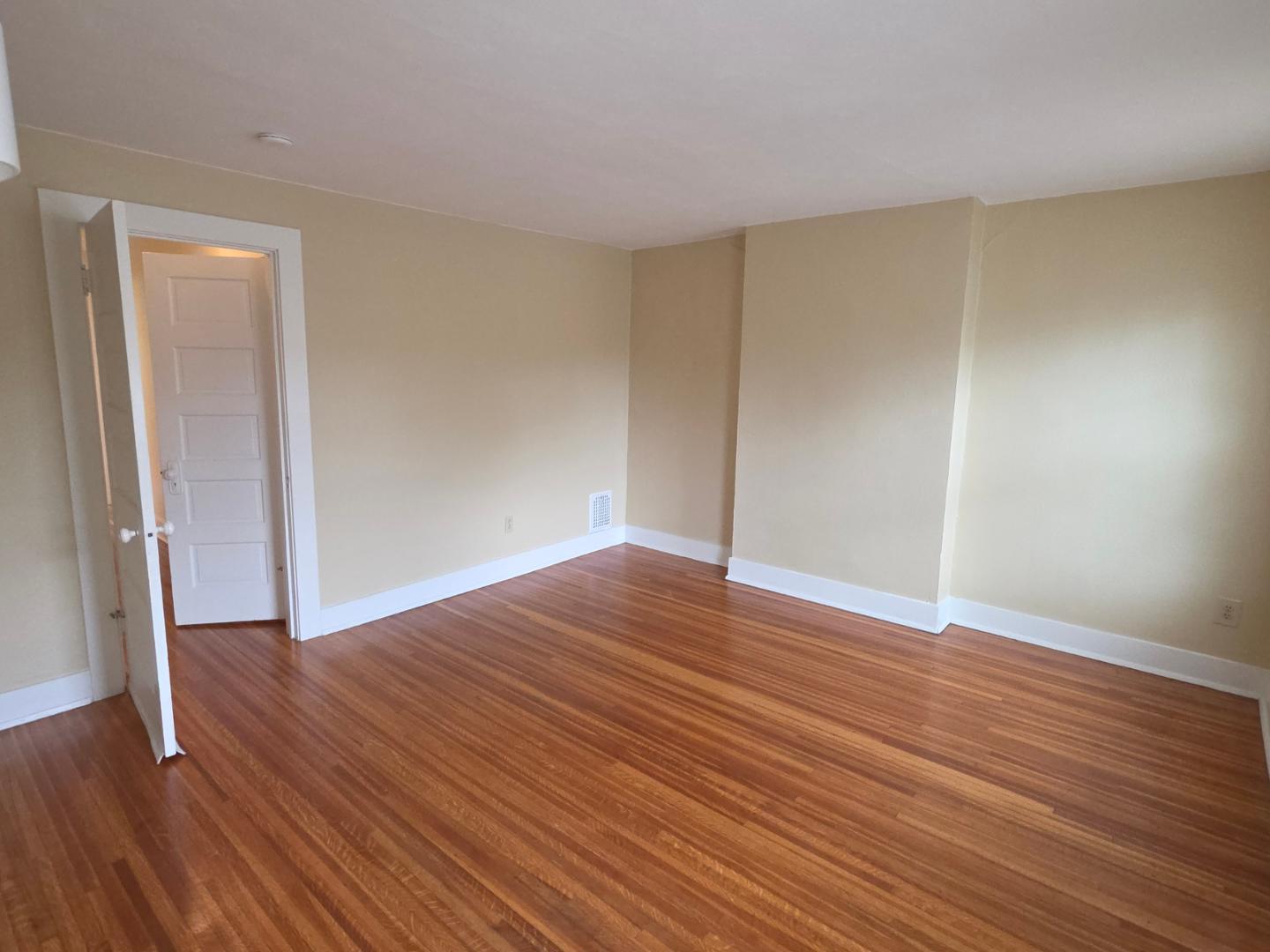 Image 30 For 2031 Sherwood Avenue