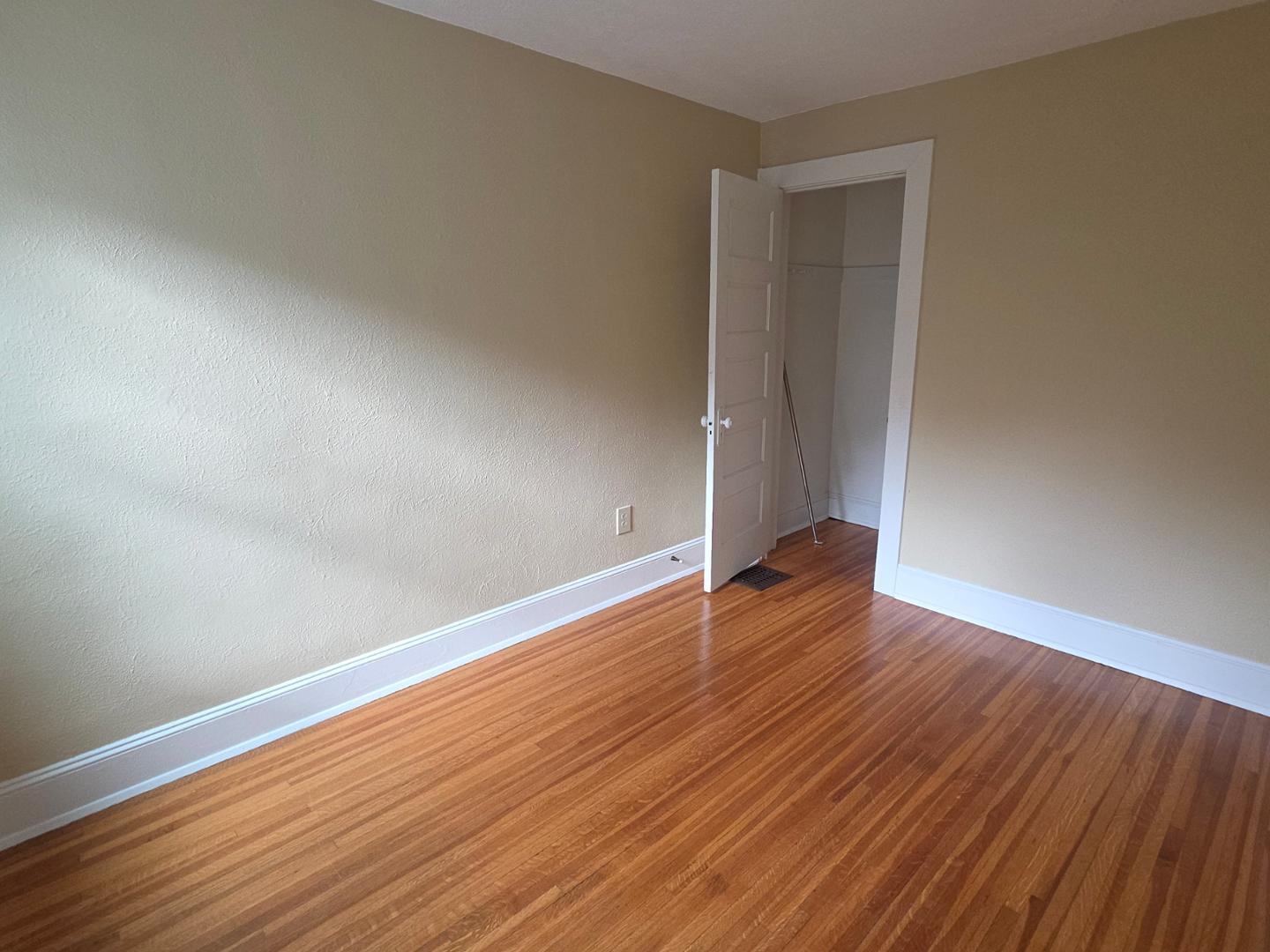 Image 23 For 2031 Sherwood Avenue