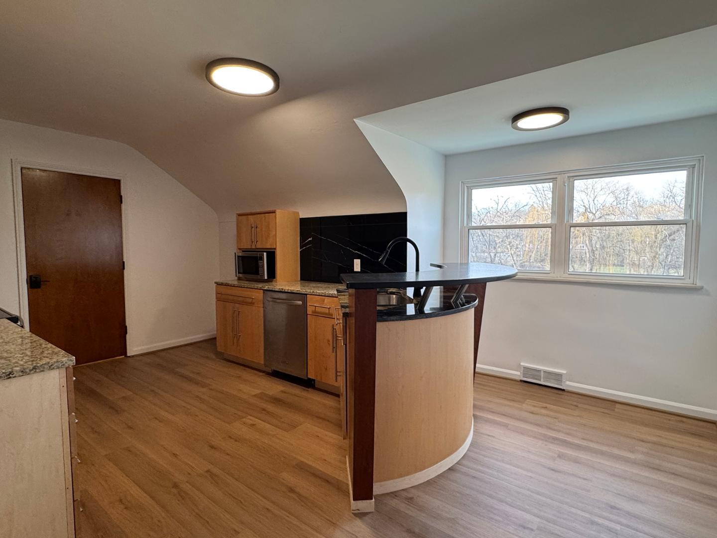 Image 2 For 2237 Evergreen Road