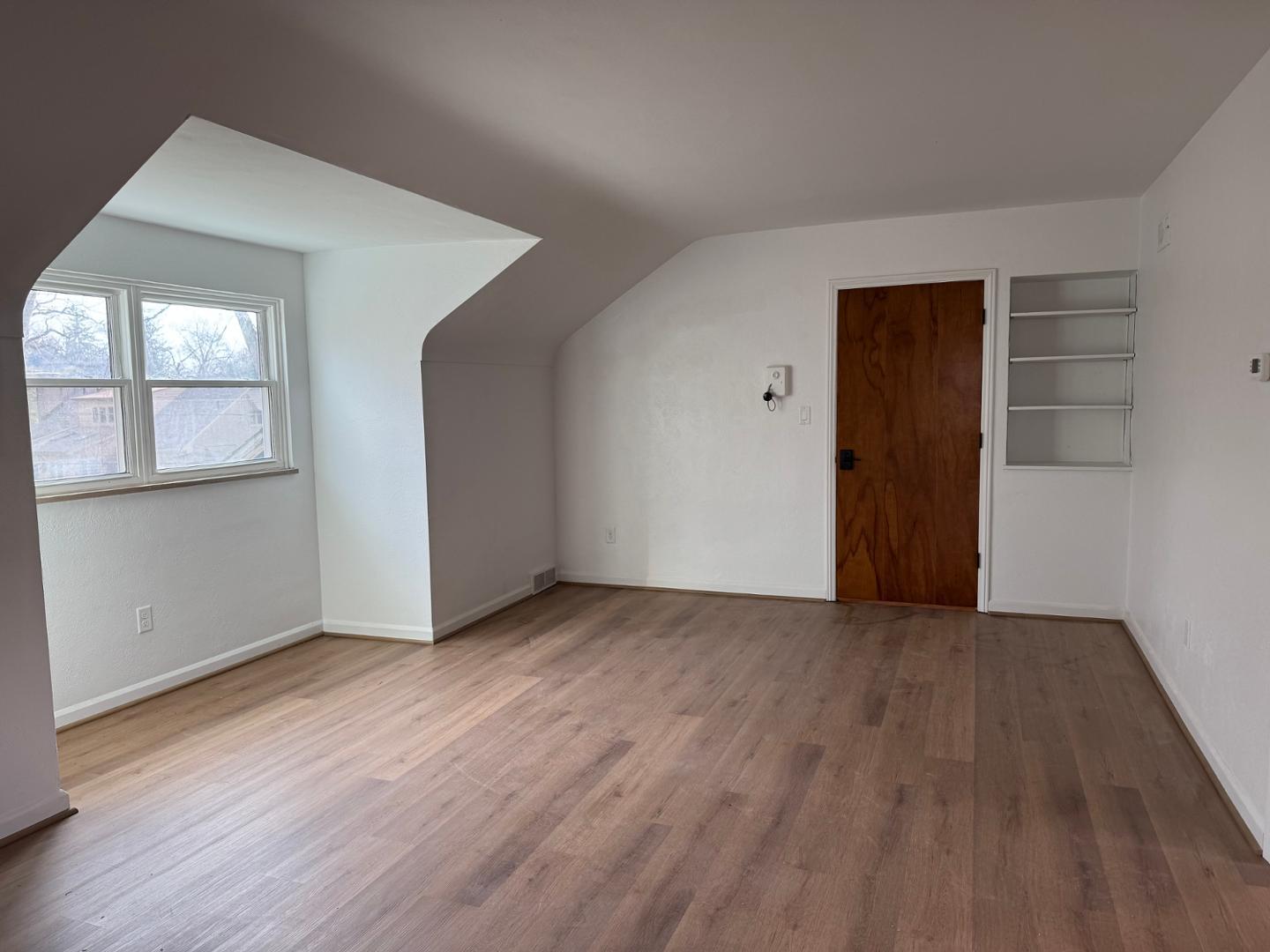 Image 6 For 2237 Evergreen Road