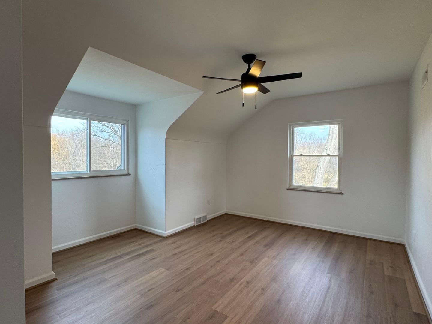 Image 12 For 2237 Evergreen Road