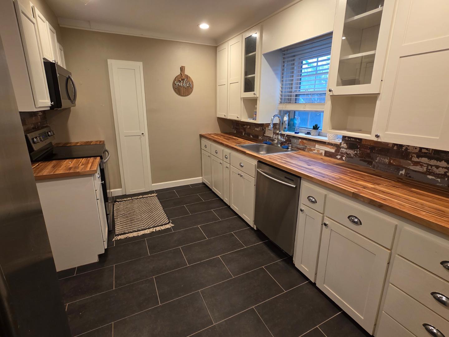 Image 10 For 2673 Middlesex Drive