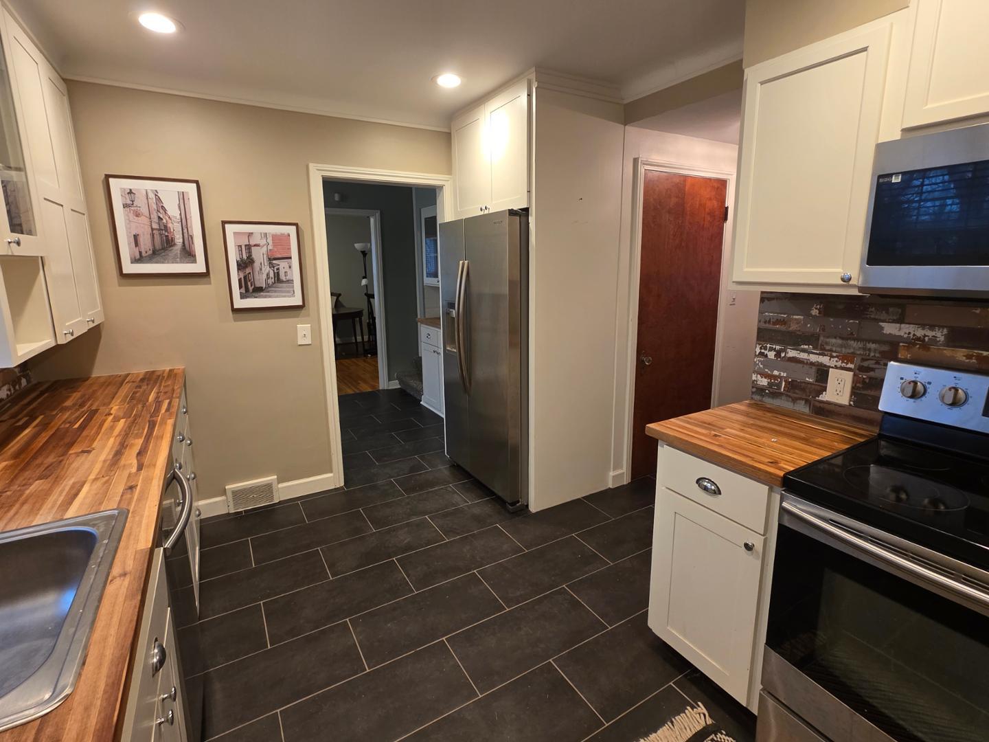 Image 11 For 2673 Middlesex Drive