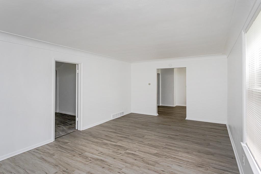 Image 4 For 571 Howland Avenue