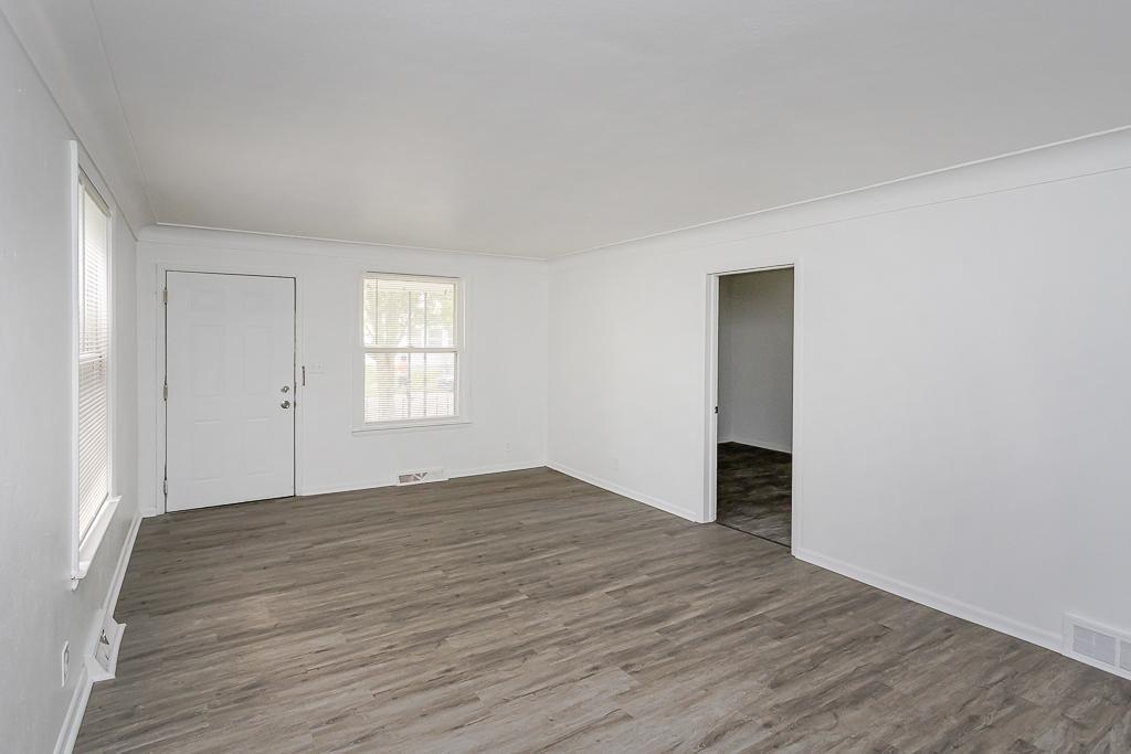 Image 5 For 571 Howland Avenue