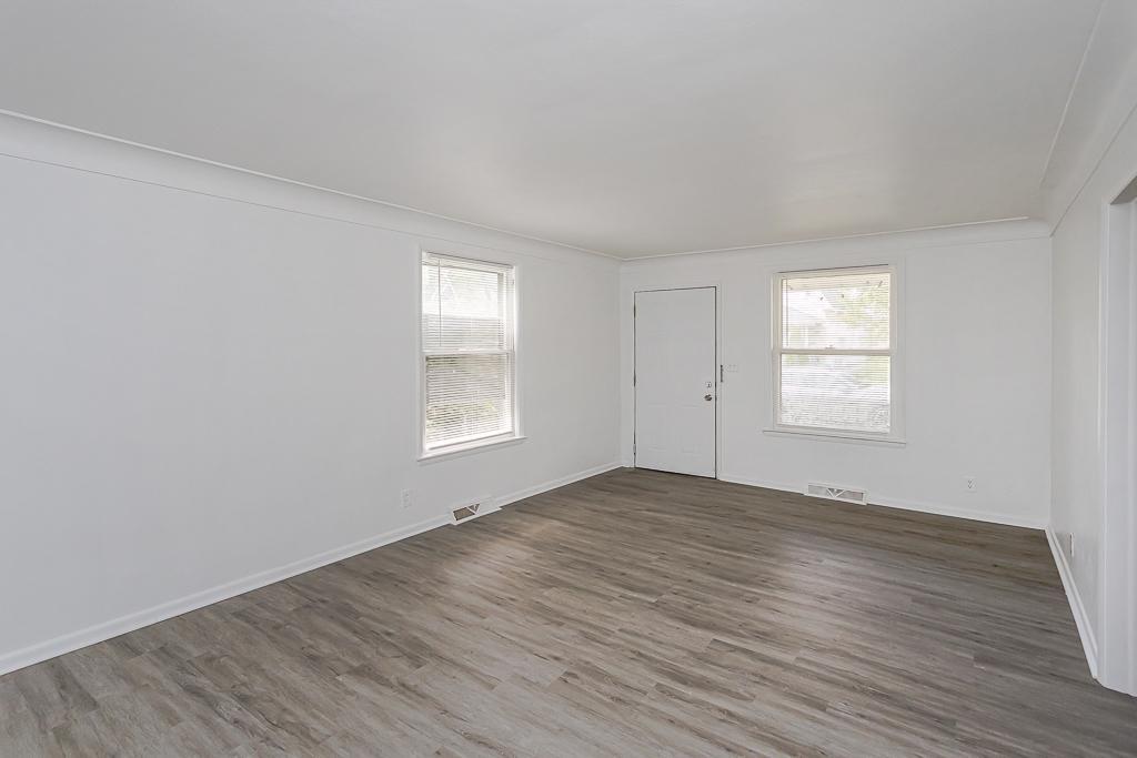 Image 6 For 571 Howland Avenue