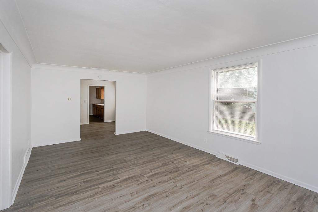 Image 7 For 571 Howland Avenue