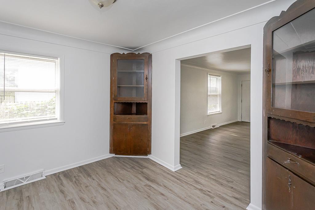 Image 9 For 571 Howland Avenue