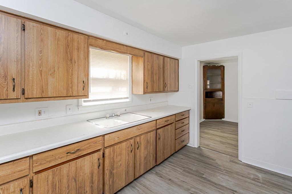 Image 2 For 571 Howland Avenue