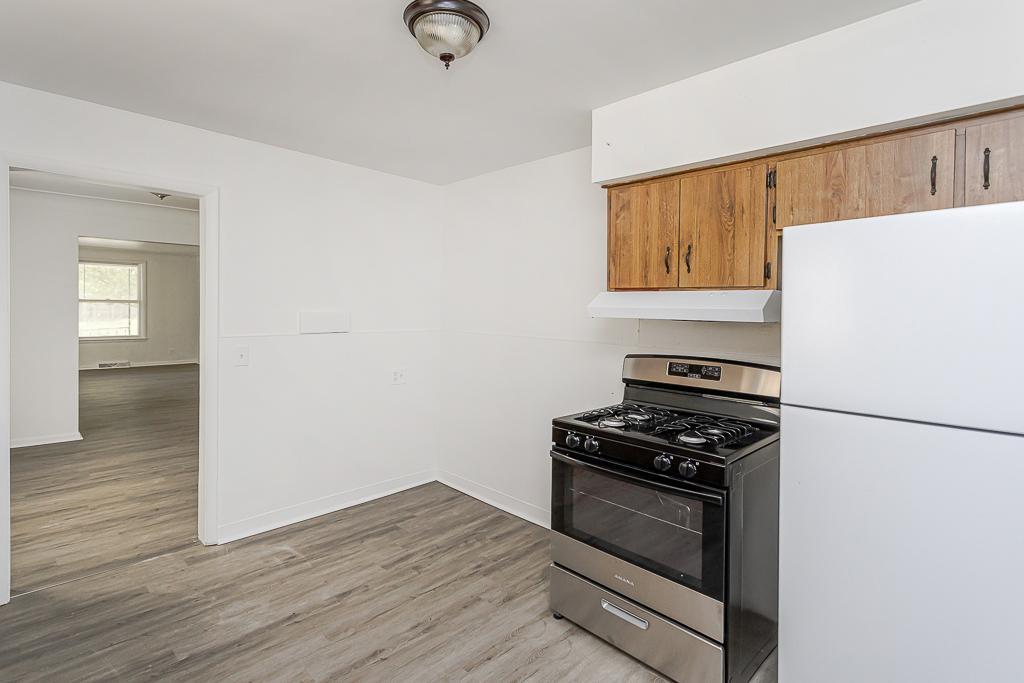 Image 3 For 571 Howland Avenue