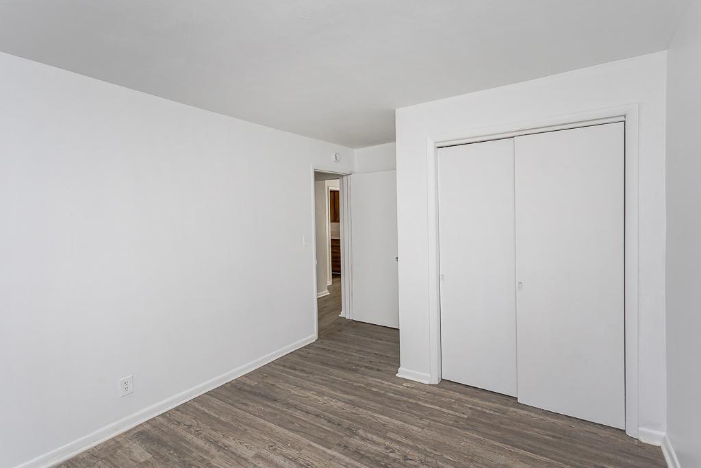 Image 10 For 571 Howland Avenue