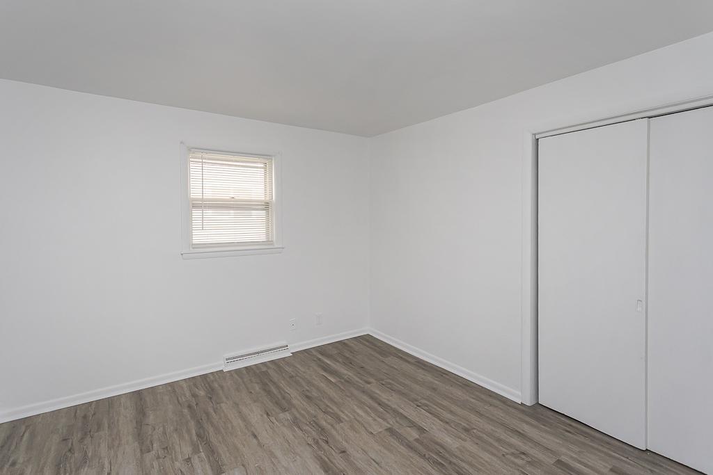 Image 11 For 571 Howland Avenue