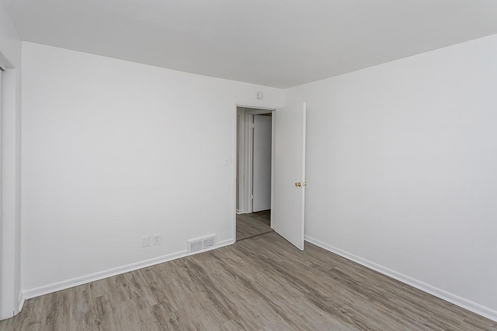 Image 12 For 571 Howland Avenue