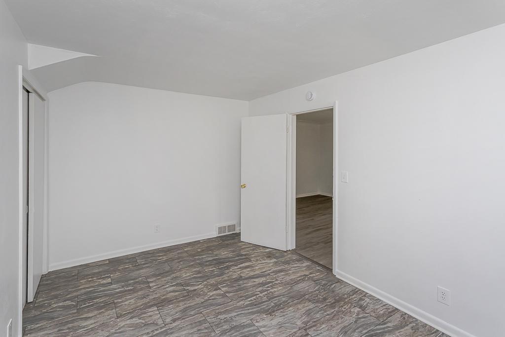 Image 14 For 571 Howland Avenue