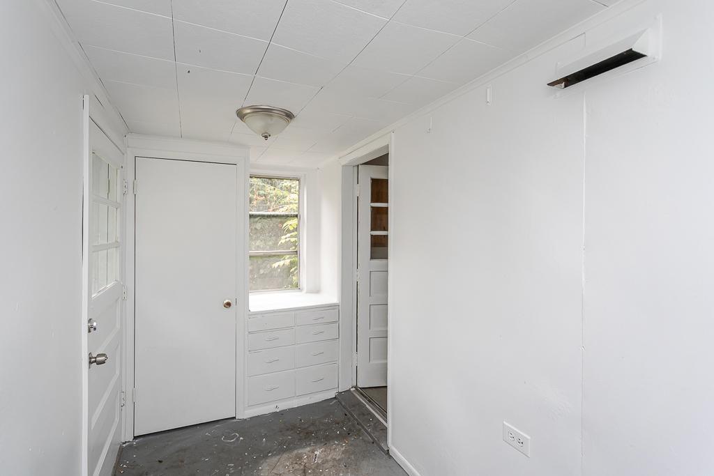 Image 15 For 571 Howland Avenue