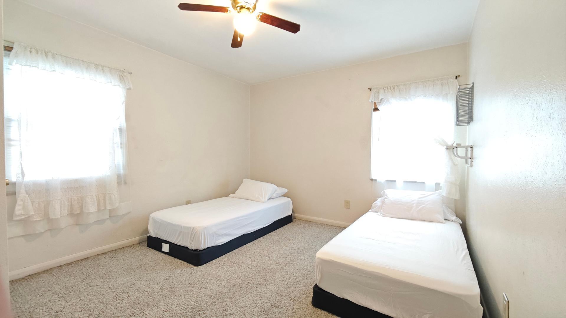 Image 2 For 2944 Central Avenue