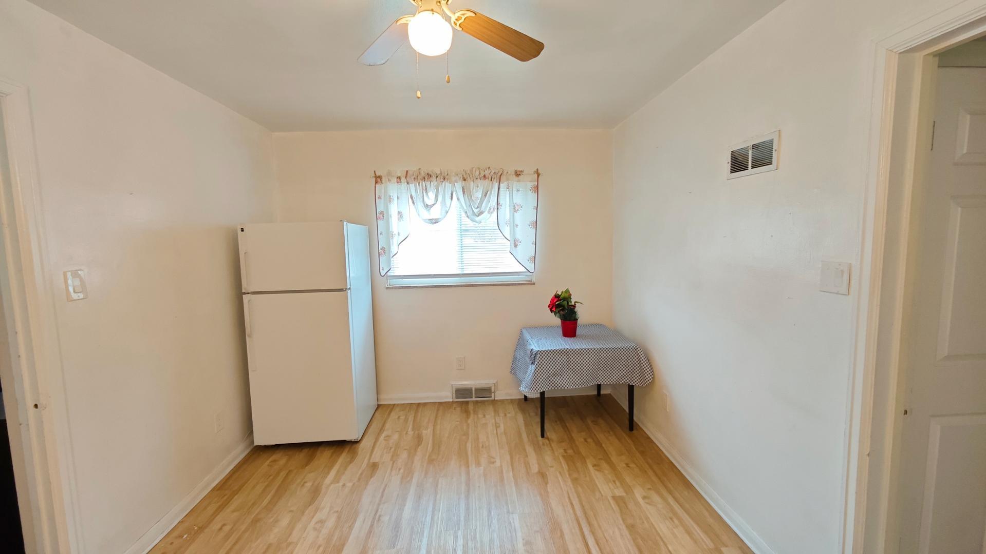 Image 3 For 2944 Central Avenue