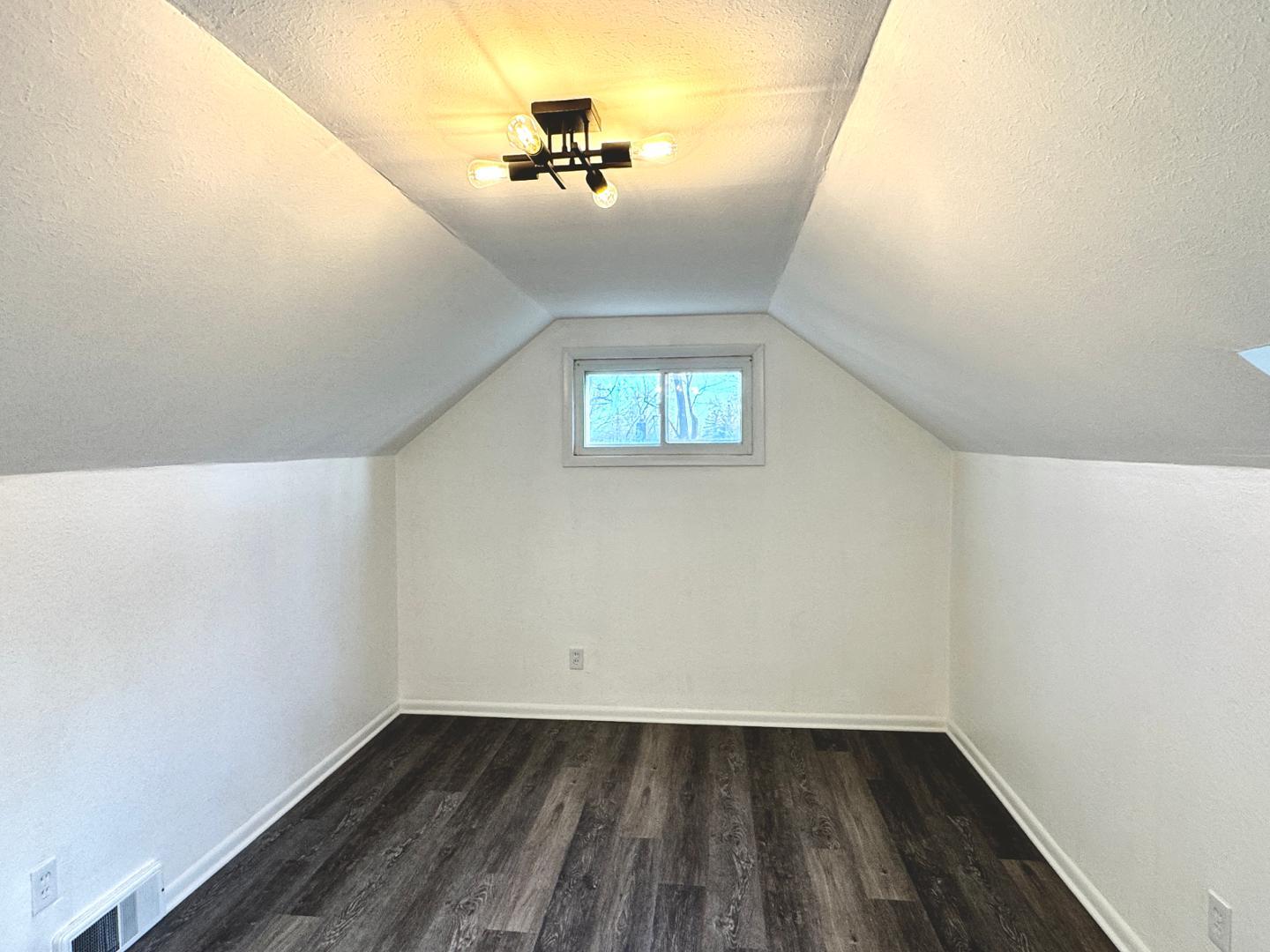 Image 8 For 6022 Clover Lane