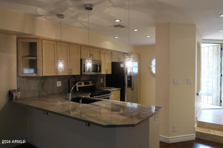 2201 W Union Hills Drive Unit 124, Phoenix, AZ 85027