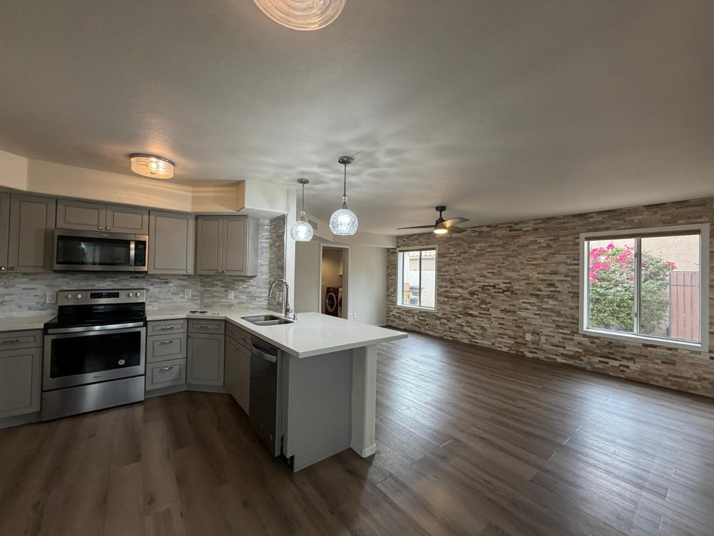 902 S Surfside Drive, Gilbert, AZ 85233