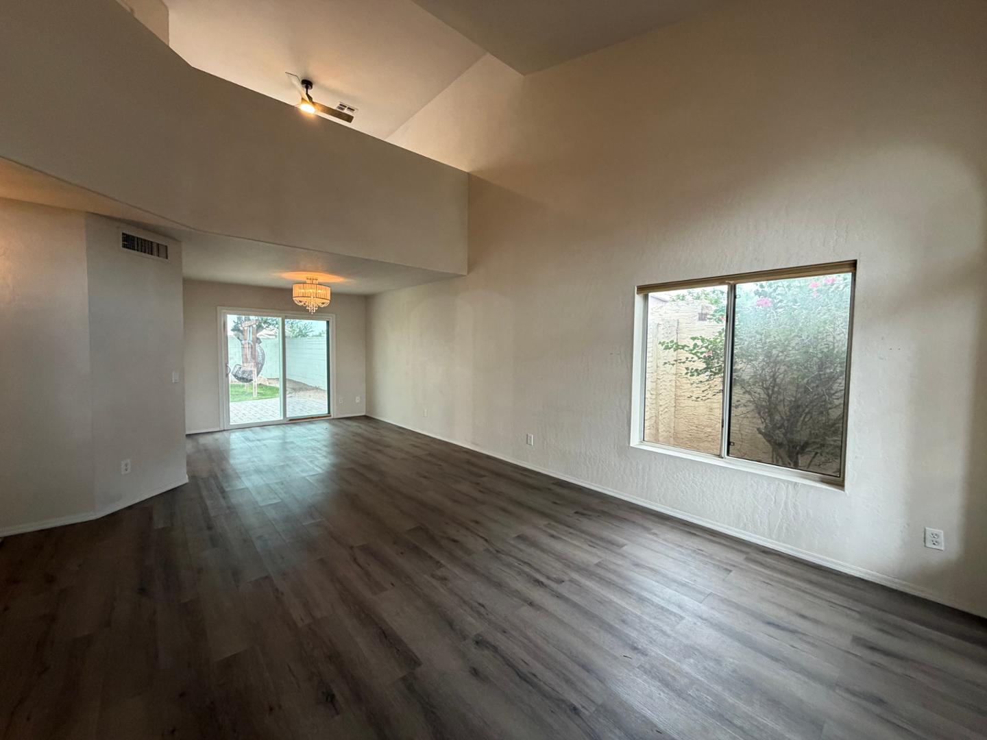 902 S Surfside Drive, Gilbert, AZ 85233