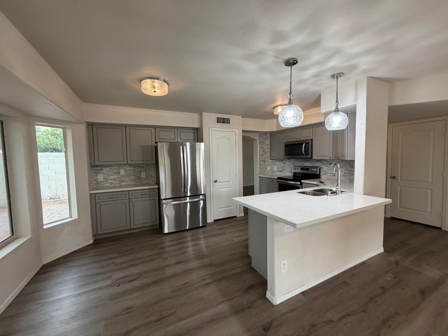 902 S Surfside Drive, Gilbert, AZ 85233