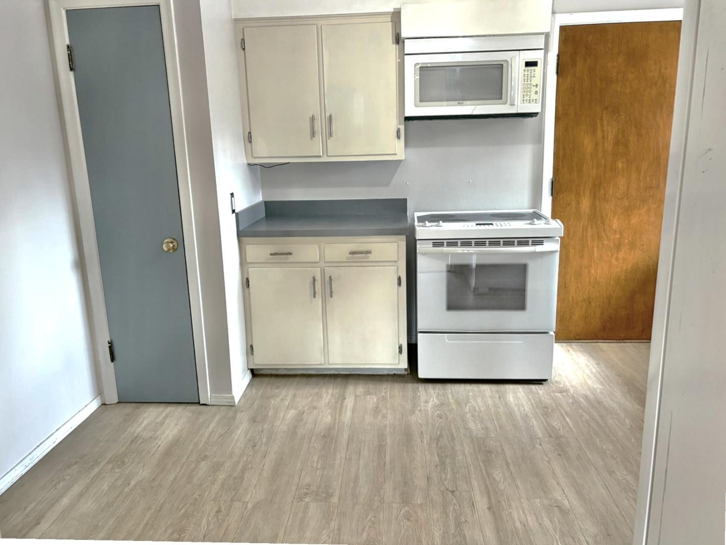 Image 6 For 4033 Hillandale  4 Or D