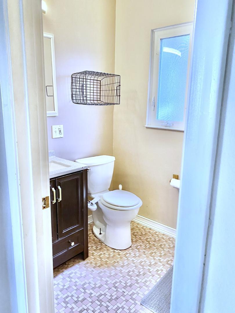 Image 8 For 4033 Hillandale  4 Or D