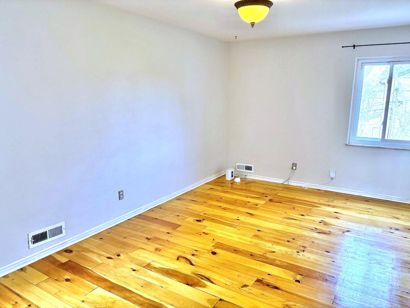 Image 11 For 4033 Hillandale  4 Or D