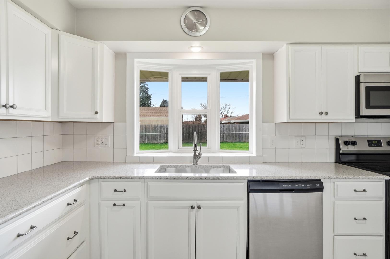 Image 11 For 5159 Grosse Point Parkway