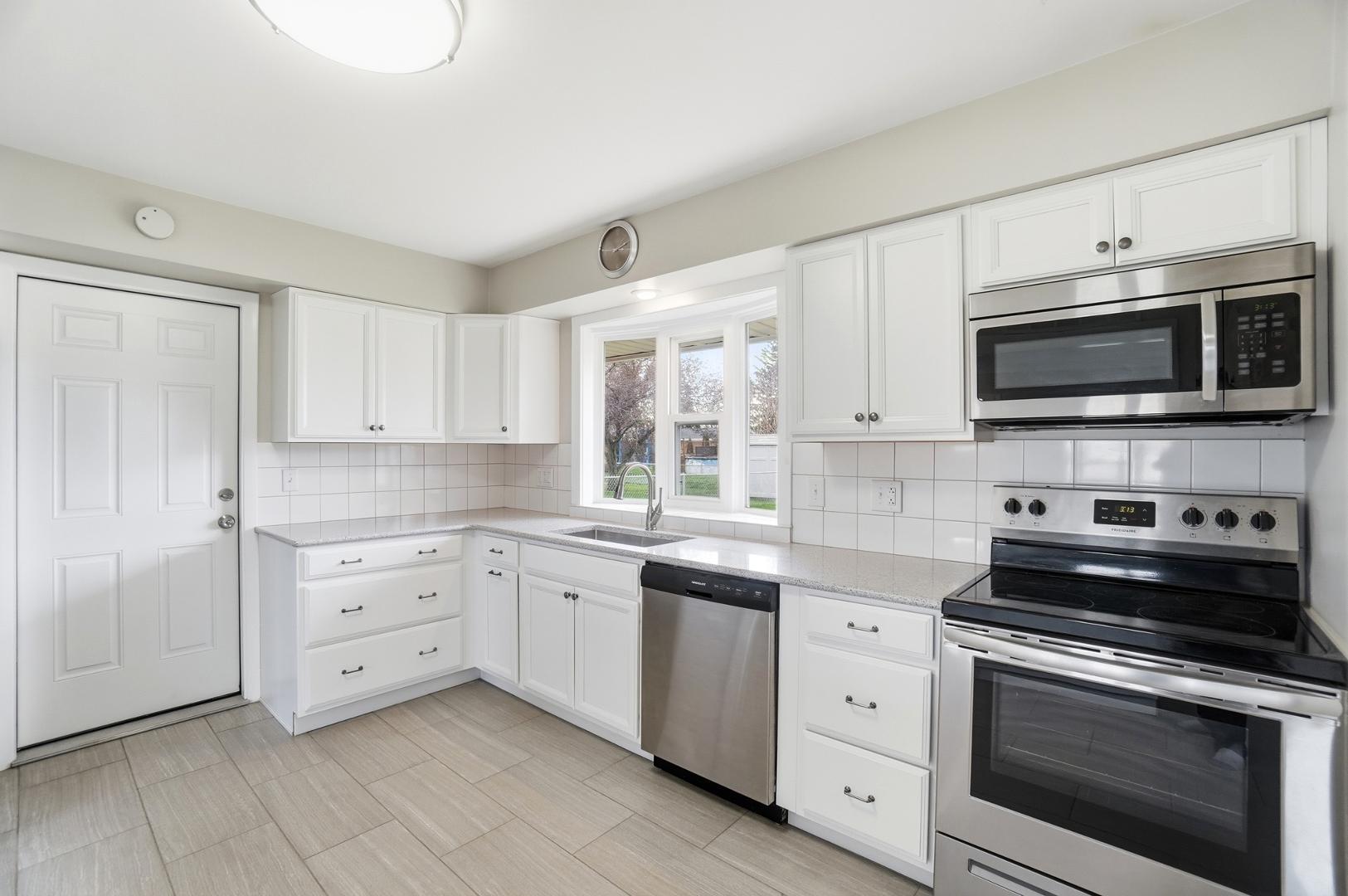 Image 9 For 5159 Grosse Point Parkway