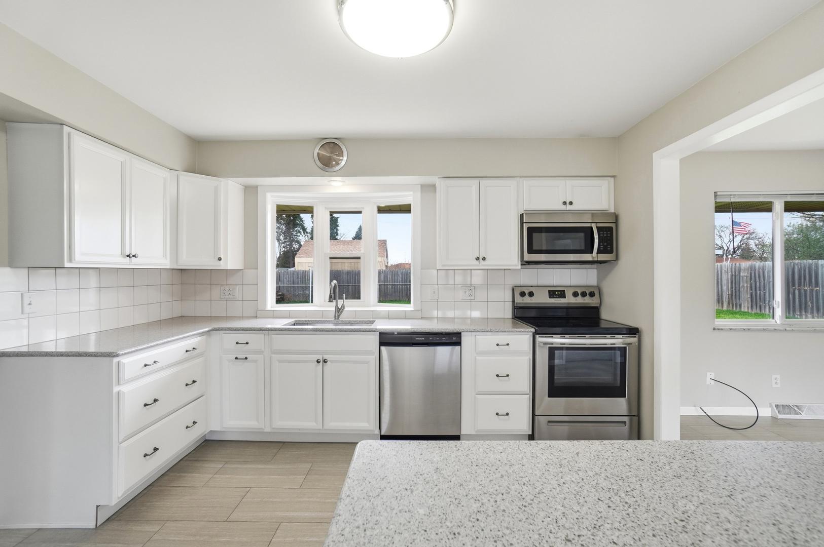 Image 10 For 5159 Grosse Point Parkway