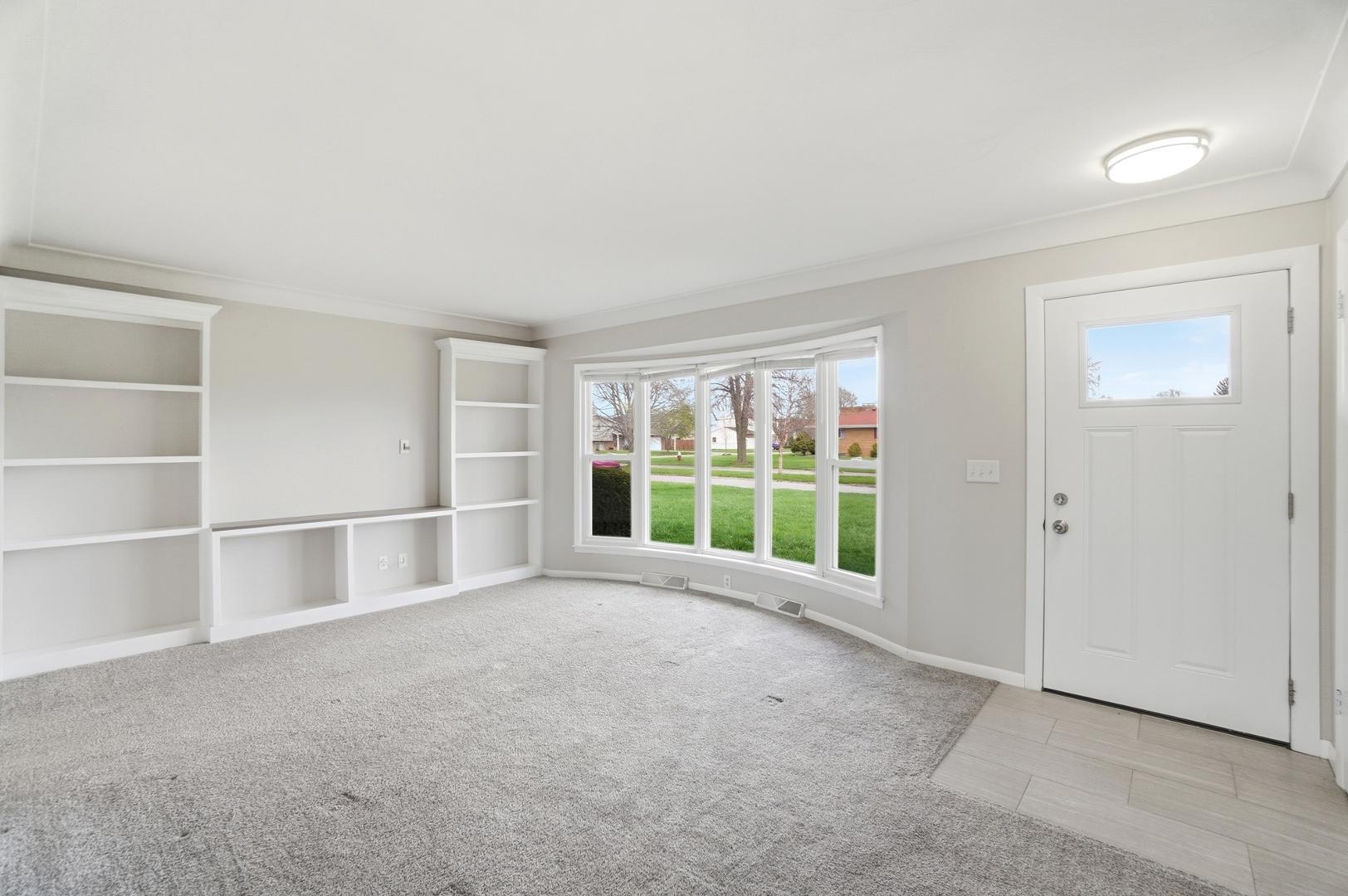 Image 4 For 5159 Grosse Point Parkway