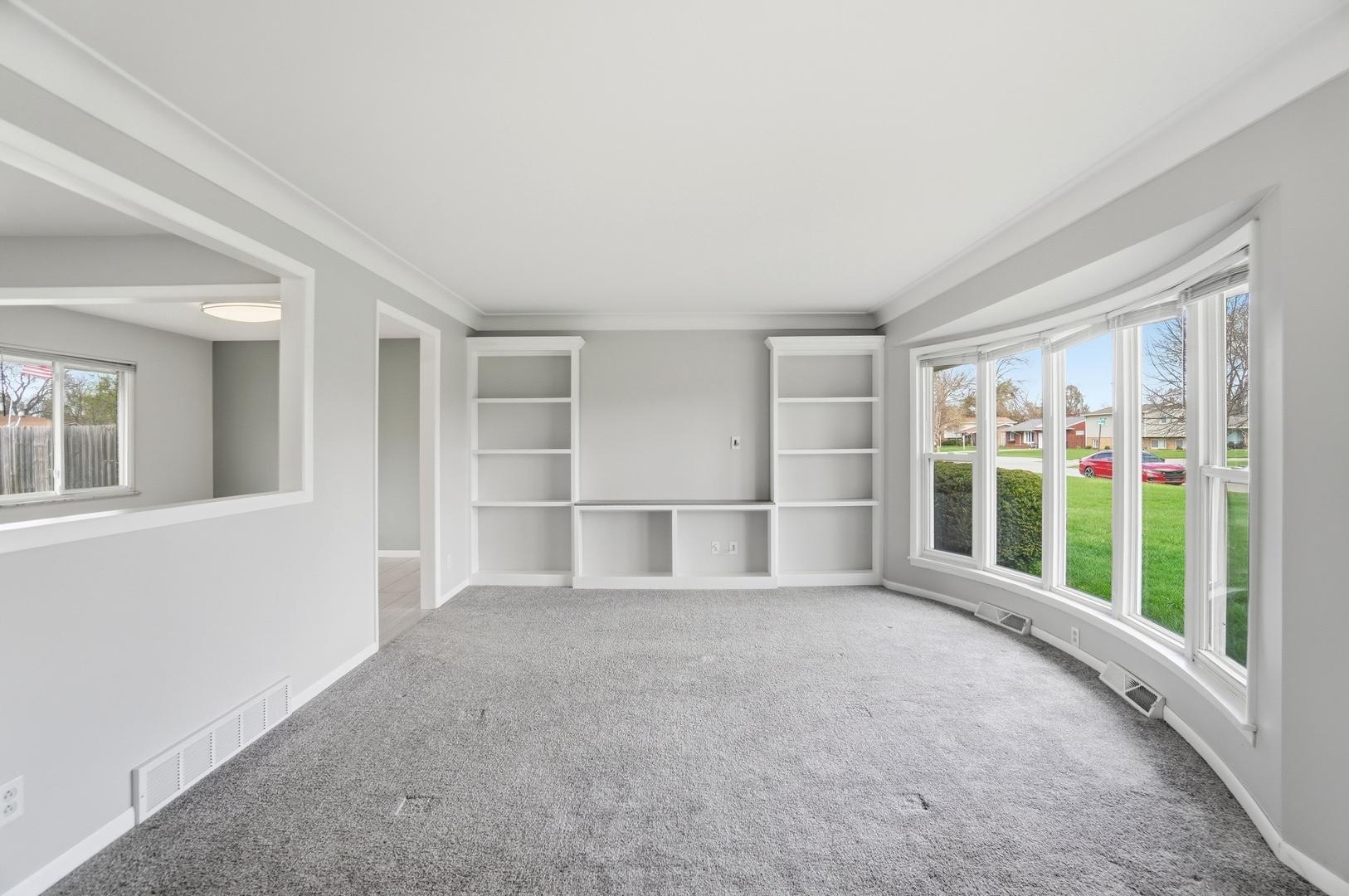 Image 6 For 5159 Grosse Point Parkway