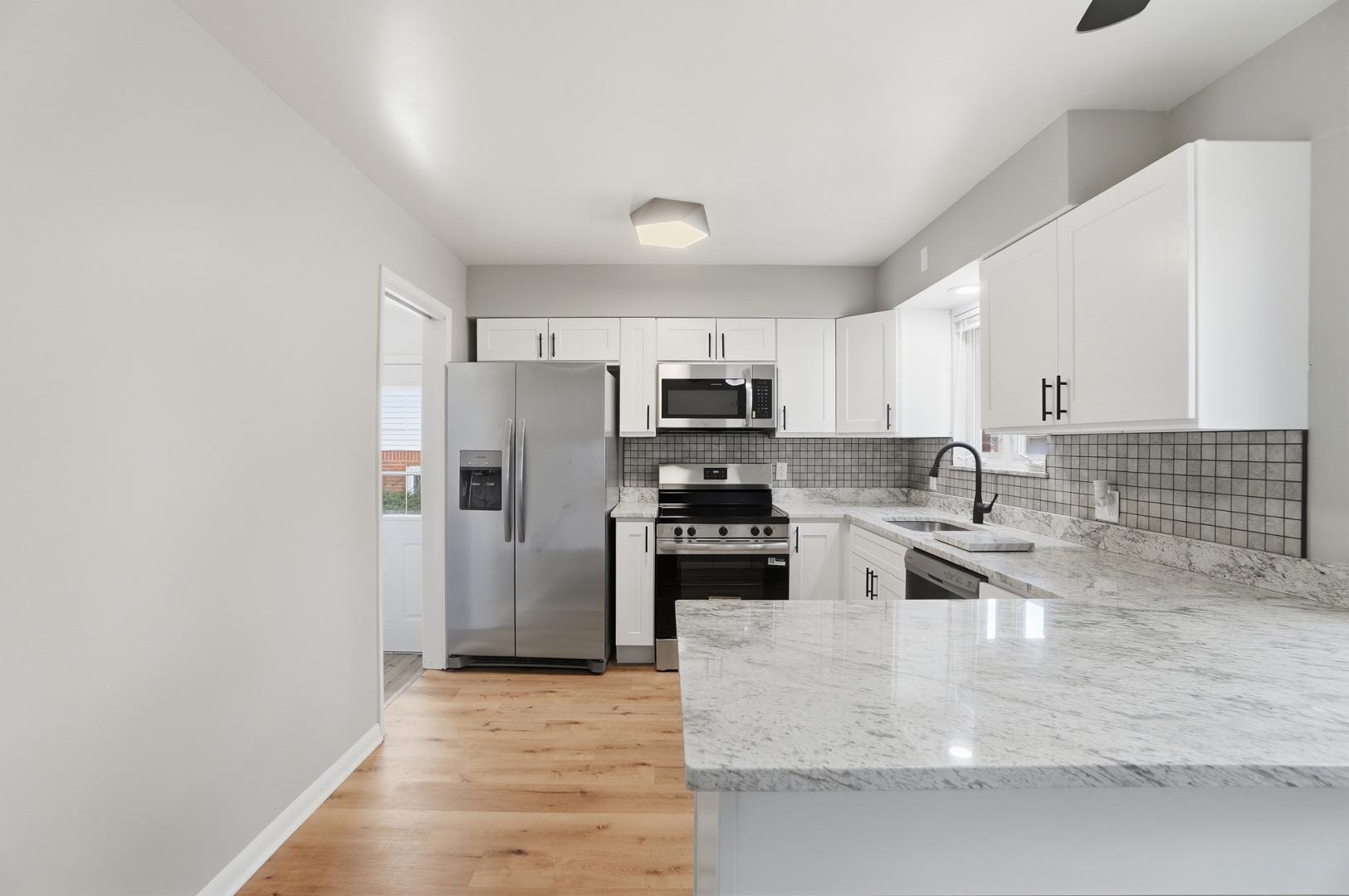 Image 12 For 5217 Grosse Point Parkway