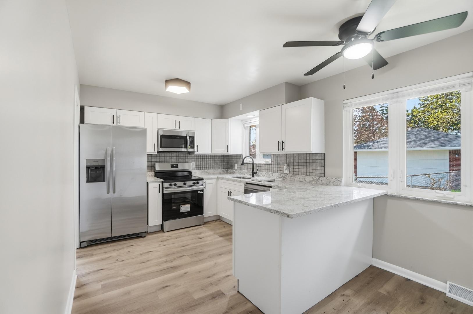 Image 10 For 5217 Grosse Point Parkway