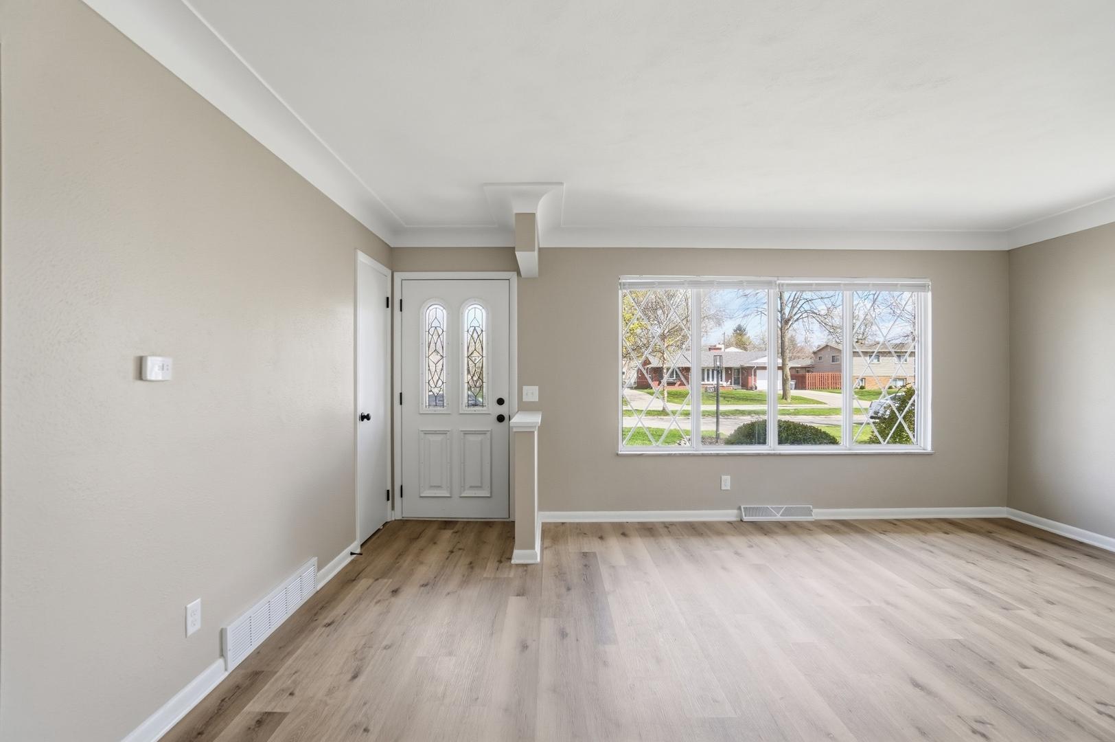 Image 5 For 5217 Grosse Point Parkway